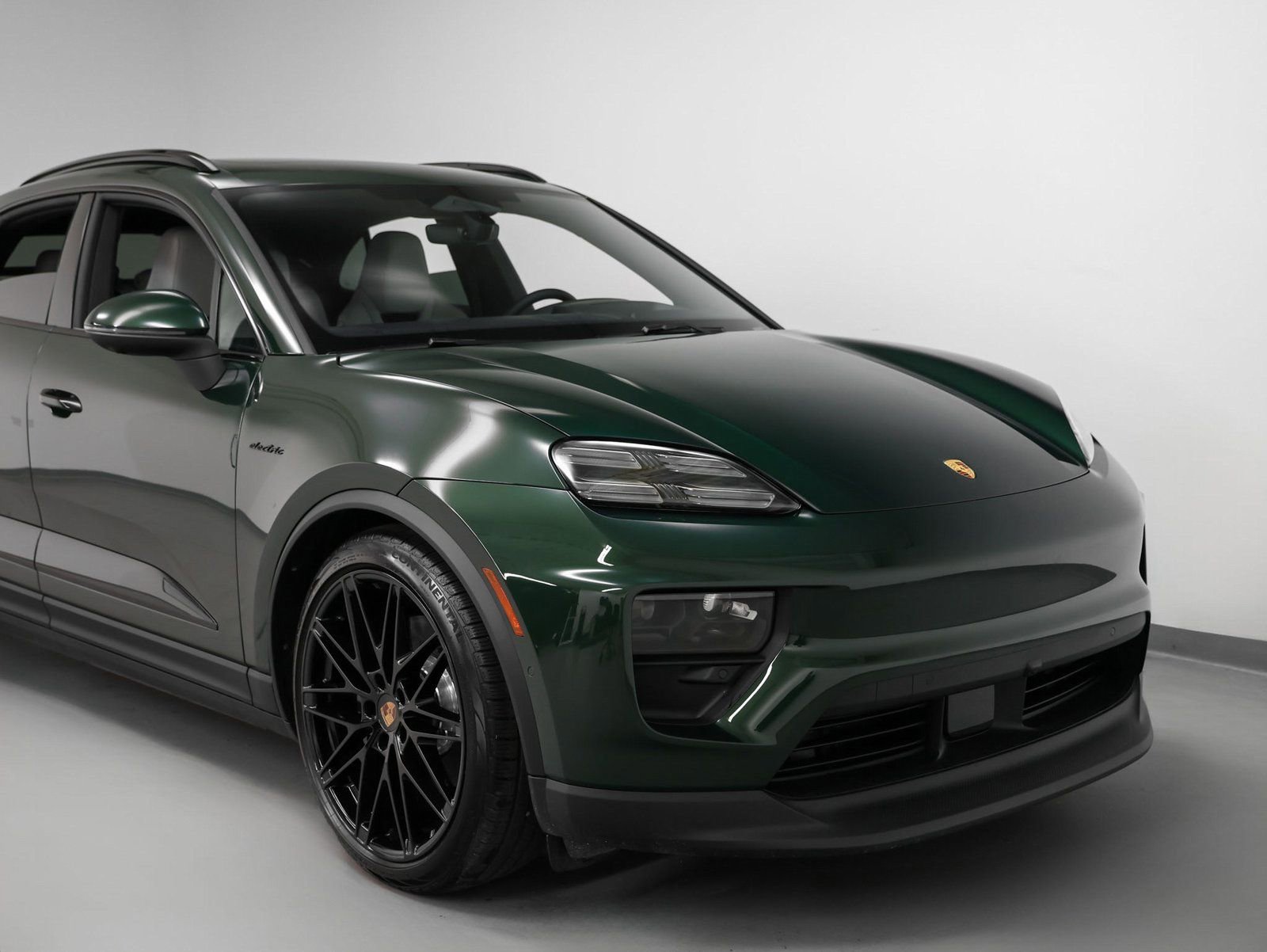 New 2025 Porsche Macan 4S Electric image 9