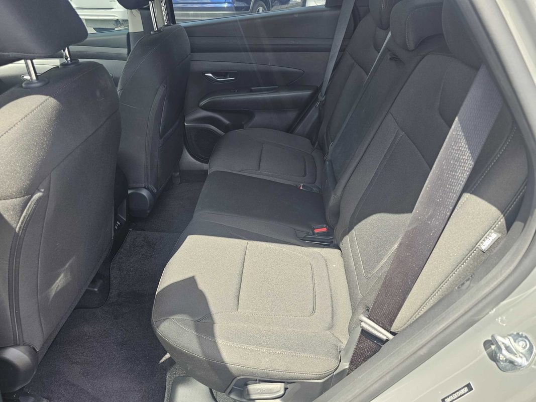 Used 2025 Hyundai Tucson SE image 14