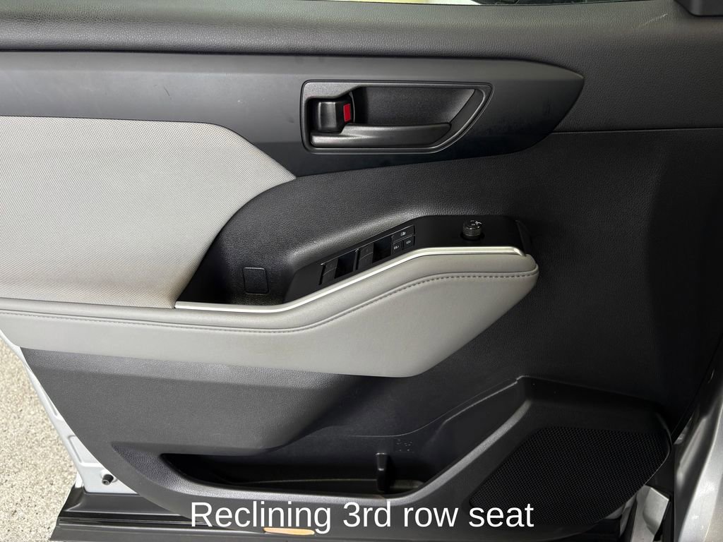 Used 2022 Toyota Highlander LE image 11
