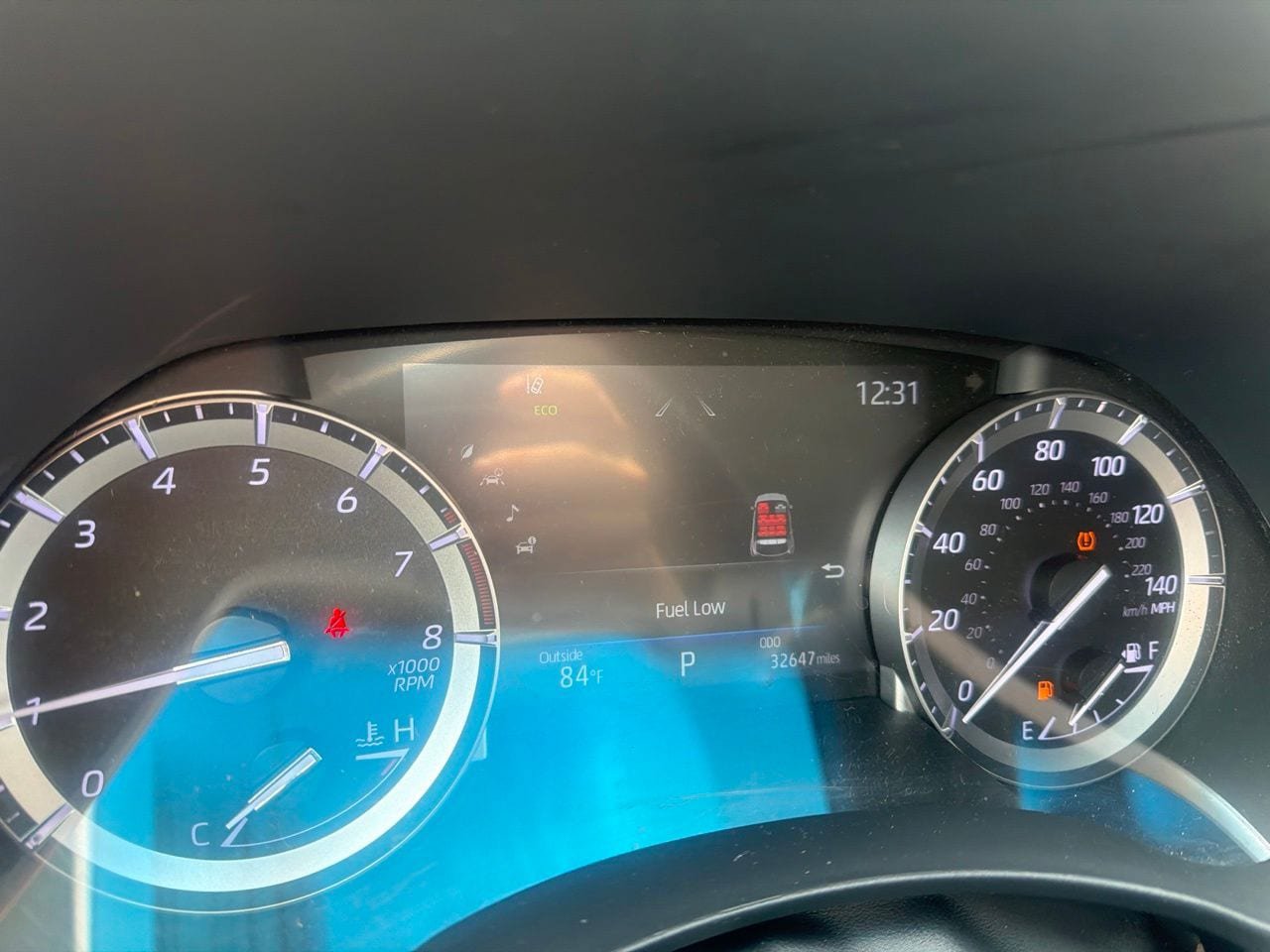 Used 2022 Toyota Highlander XLE AWD/4WD image 9