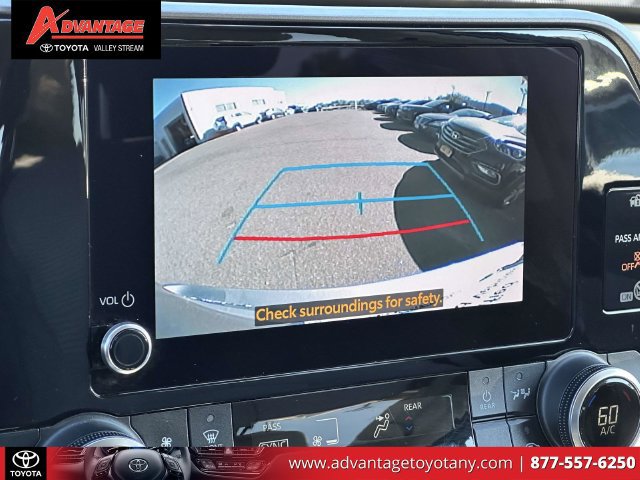 Used 2023 Toyota Highlander LE AWD/4WD image 31