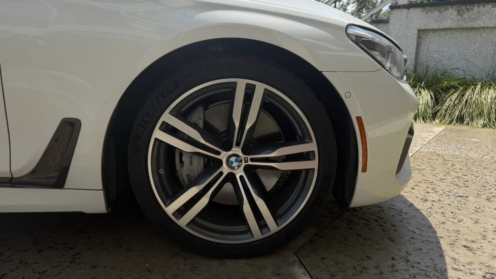 Used 2019 BMW 750i w/ Autobahn Package RWD image 7