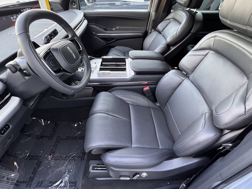 New 2025 Lincoln Navigator Reserve w/ Jet Appearance Package image 18