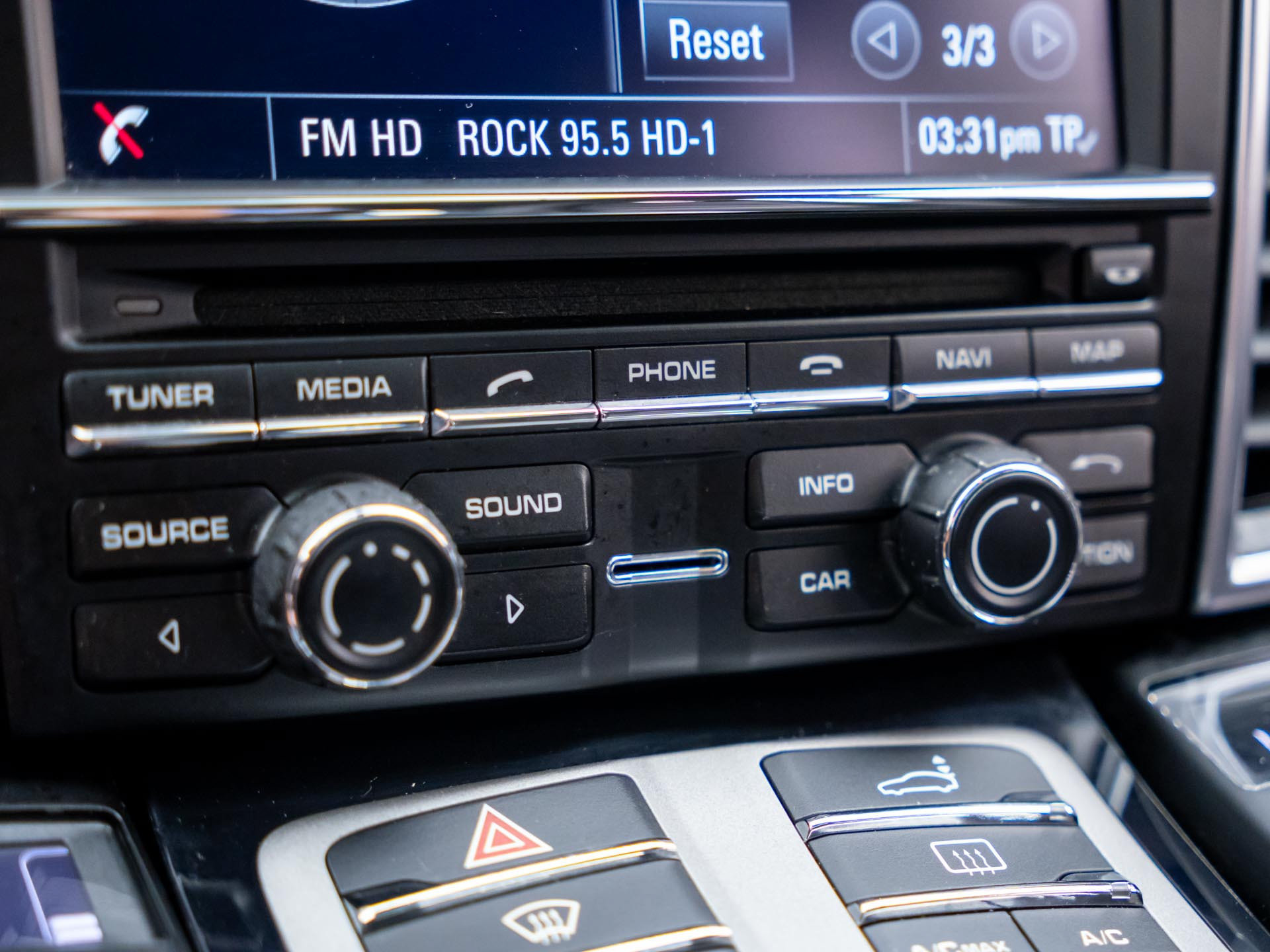 Used 2015 Porsche Panamera image 23
