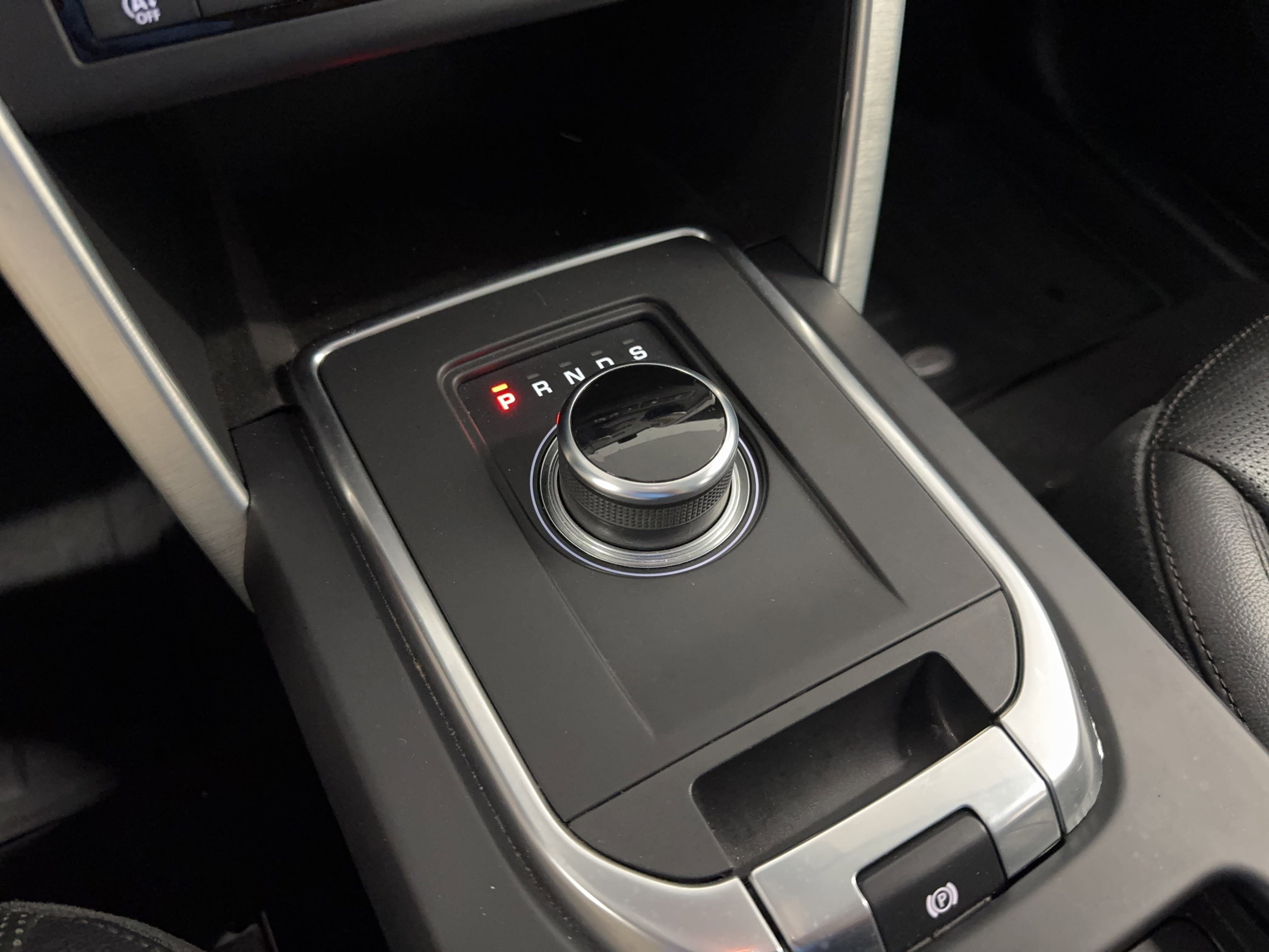 Used 2019 Land Rover Discovery Sport HSE AWD/4WD image 25