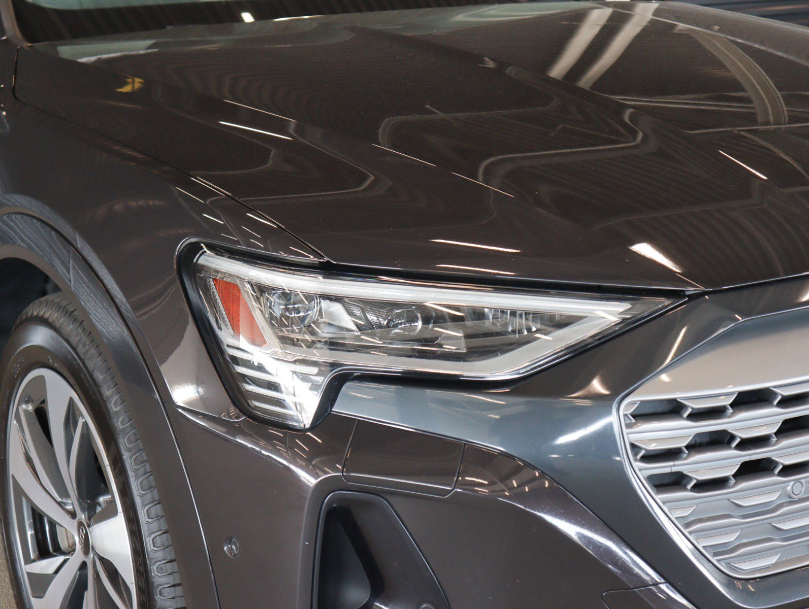 Certified 2024 Audi Q8 e-tron Prestige w/ Prestige Package image 31