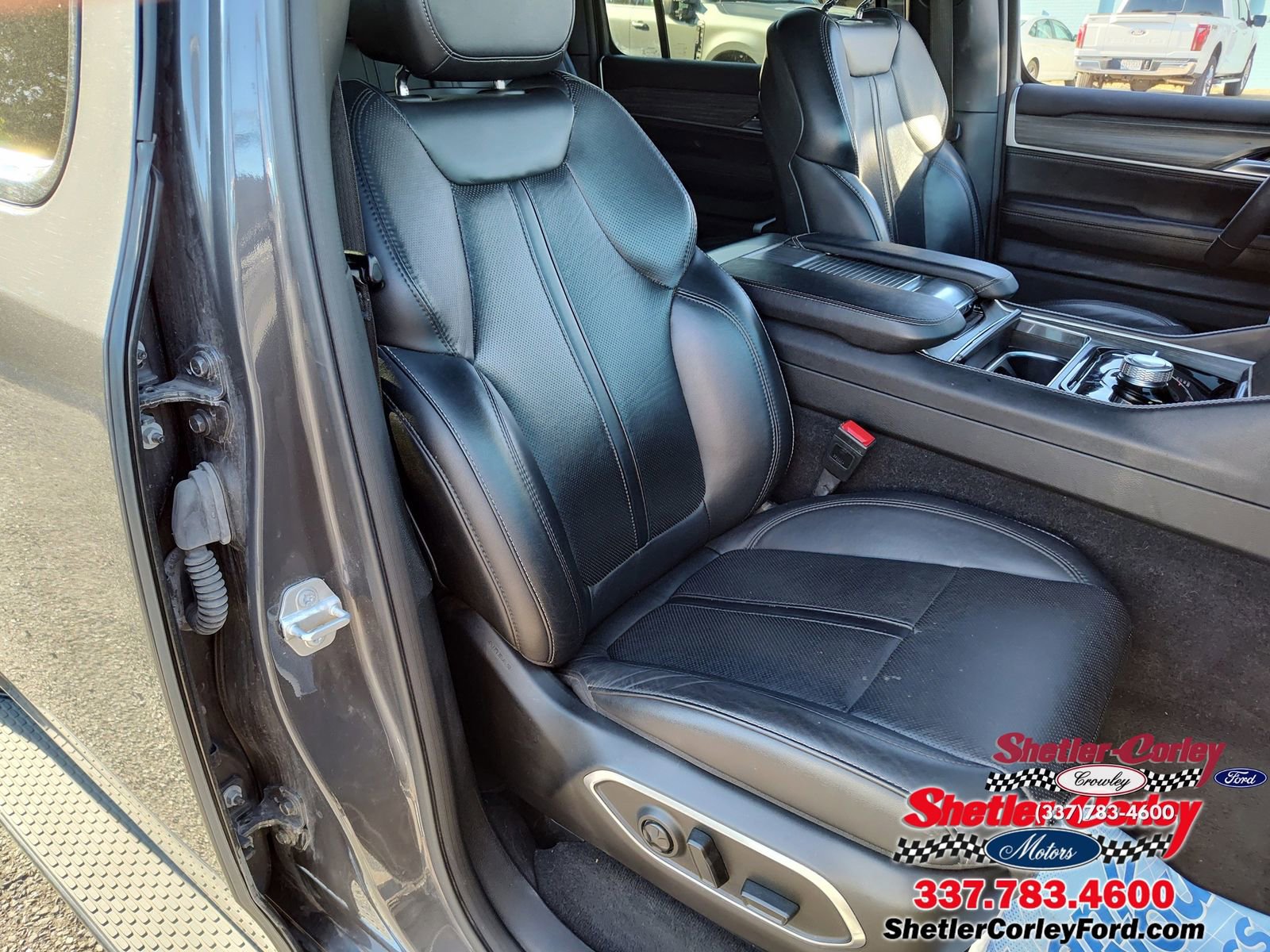 Used 2024 Jeep Wagoneer L Series II w/ Flexible Seating Group image 24