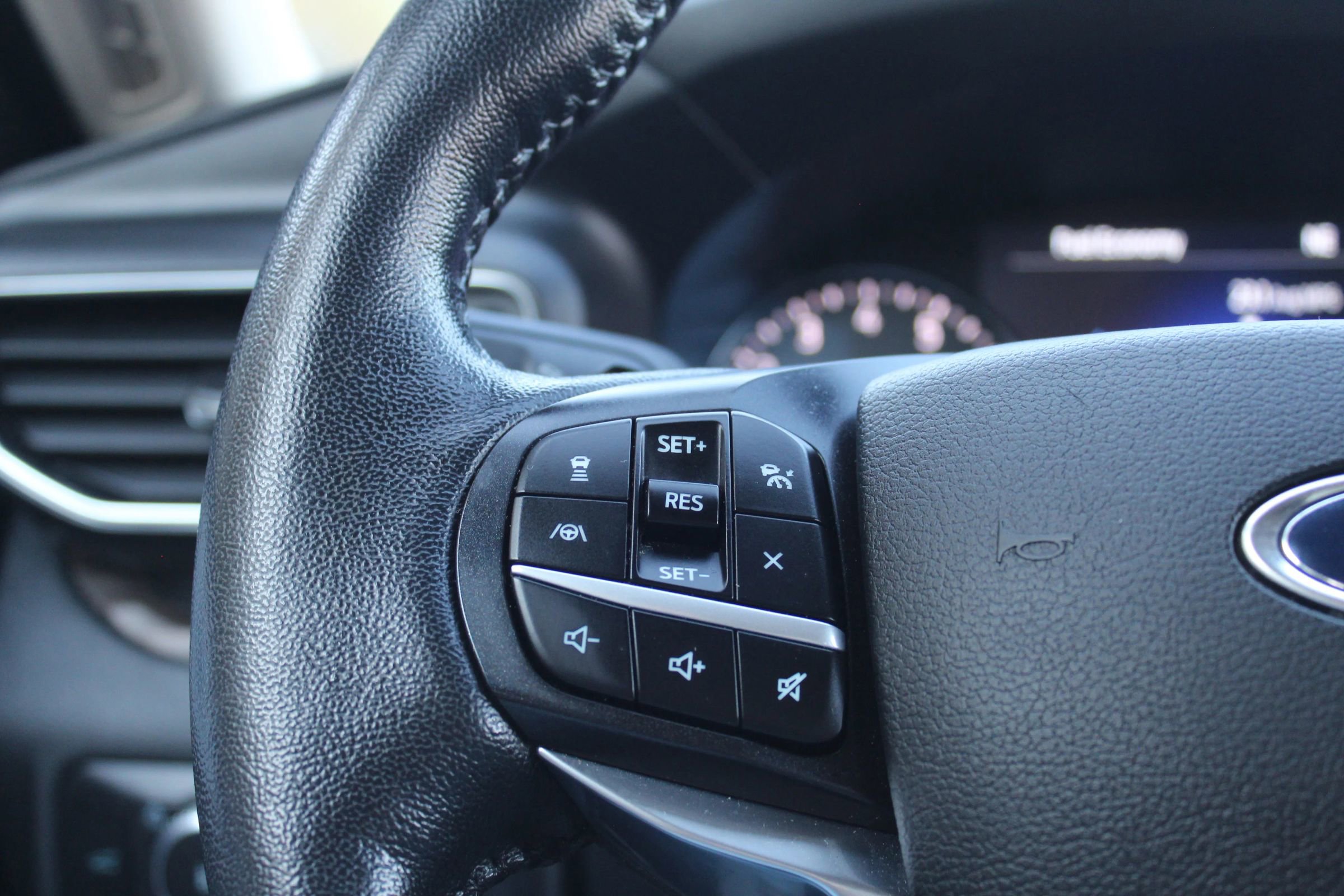 Used 2020 Ford Explorer Limited image 29
