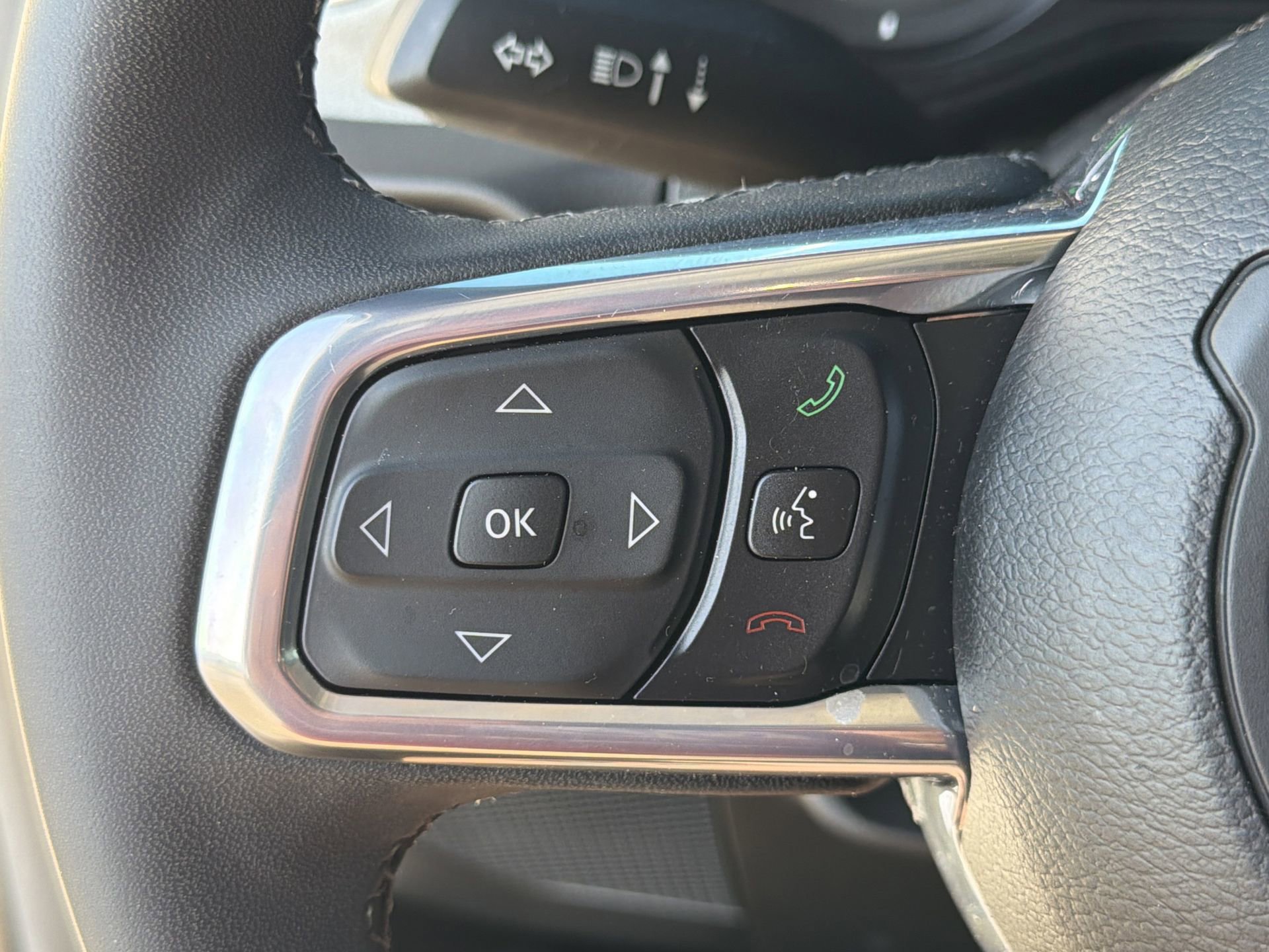 Used 2025 Jeep Wrangler Unlimited Sahara AWD/4WD image 14