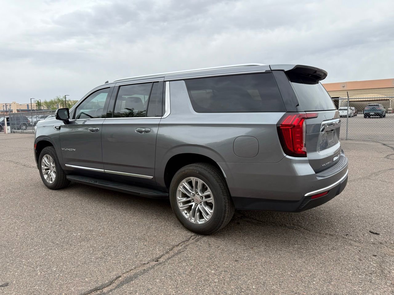 Used 2022 GMC Yukon XL SLT w/ SLT Premium Package image 7