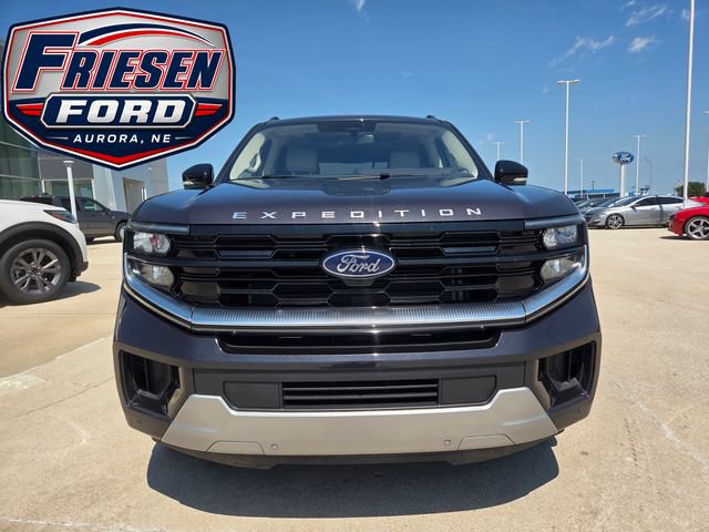 Used 2025 Ford Expedition Platinum w/ Driver's Package AWD/4WD image 2