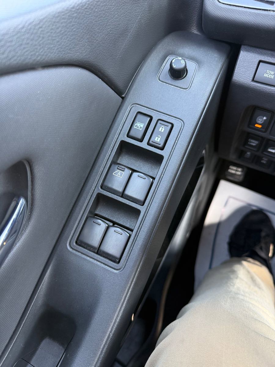 Used 2022 Nissan Frontier PRO-4X image 28