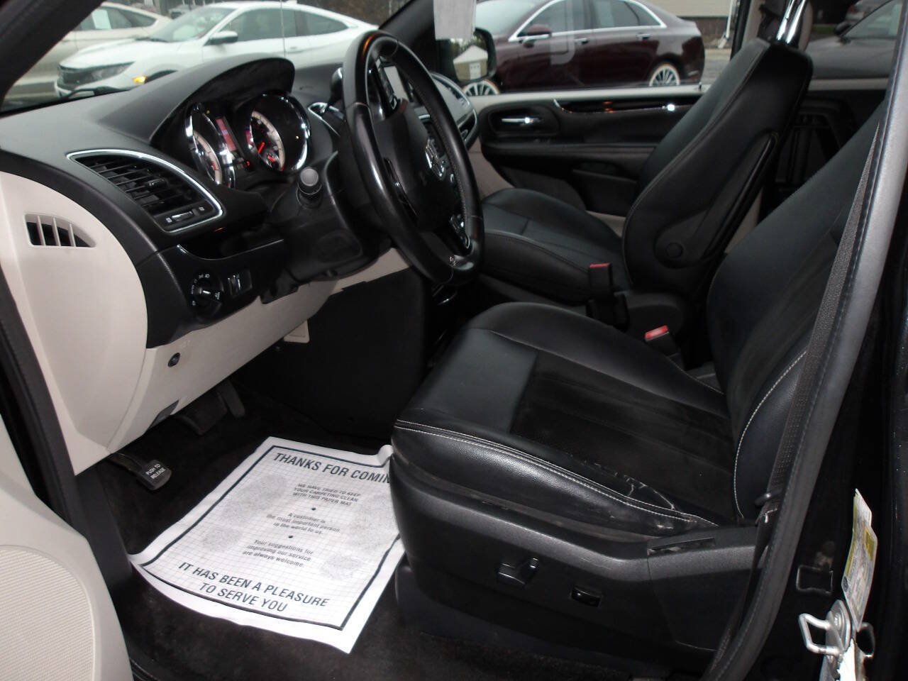 Used 2017 Dodge Grand Caravan SXT w/ Rear Park Assist Package FWD image 11