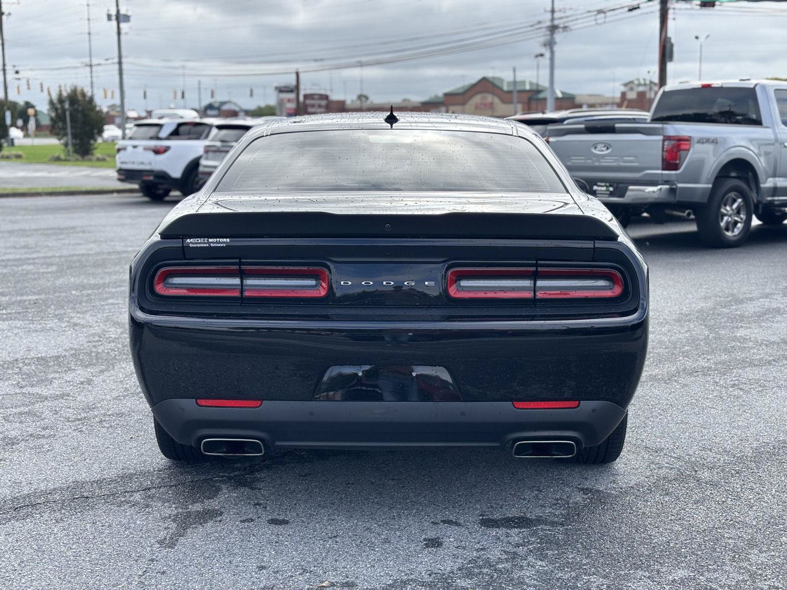 Used 2017 Dodge Challenger R/T Scat Pack w/ Leather Interior Group RWD image 10