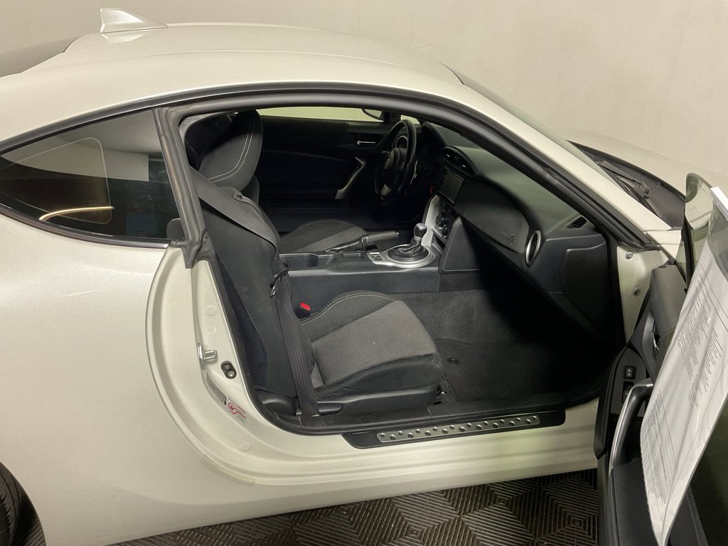 Used 2017 Toyota 86 RWD image 26