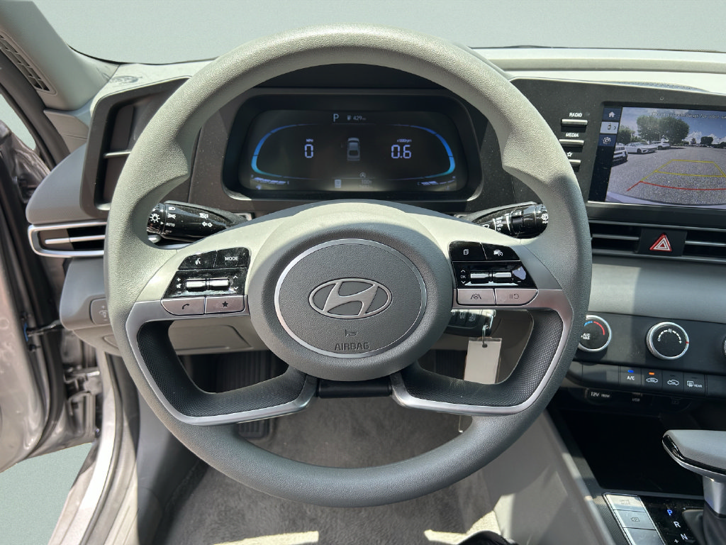 New 2025 Hyundai Elantra SE FWD image 28