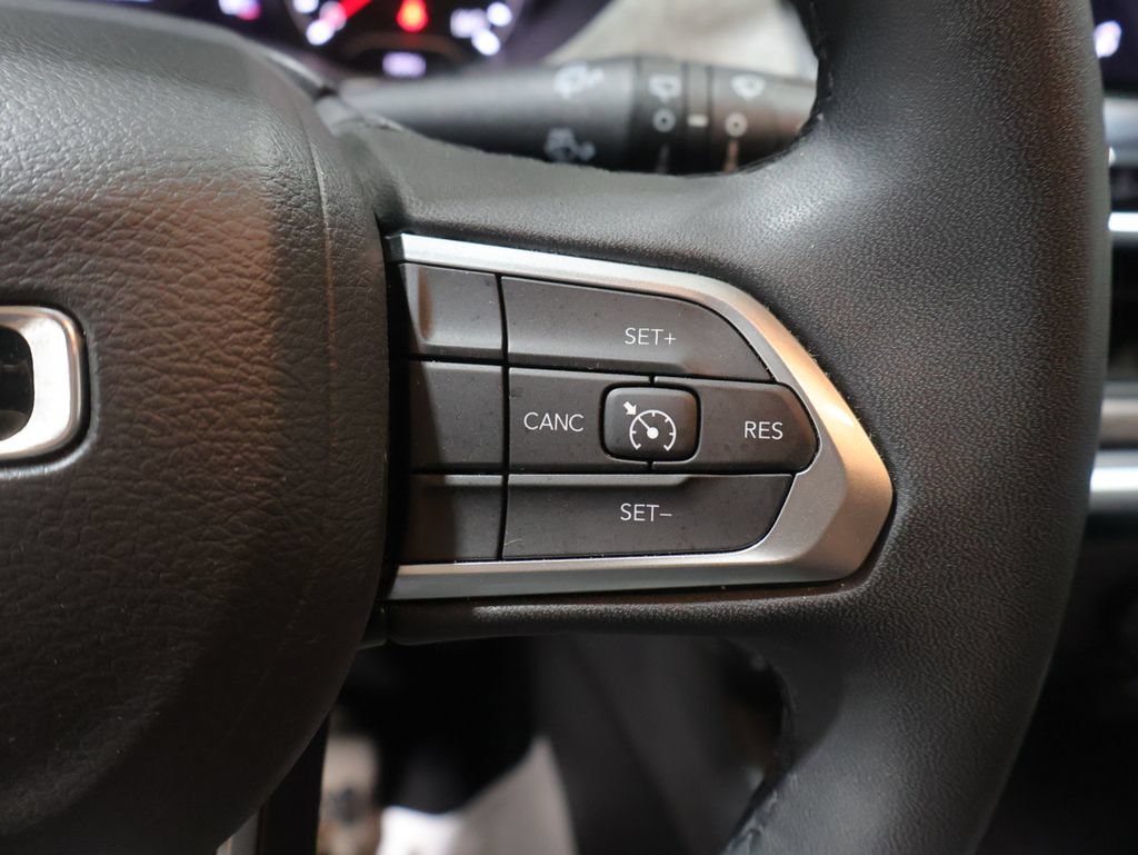 Used 2024 Jeep Compass Latitude AWD/4WD image 32