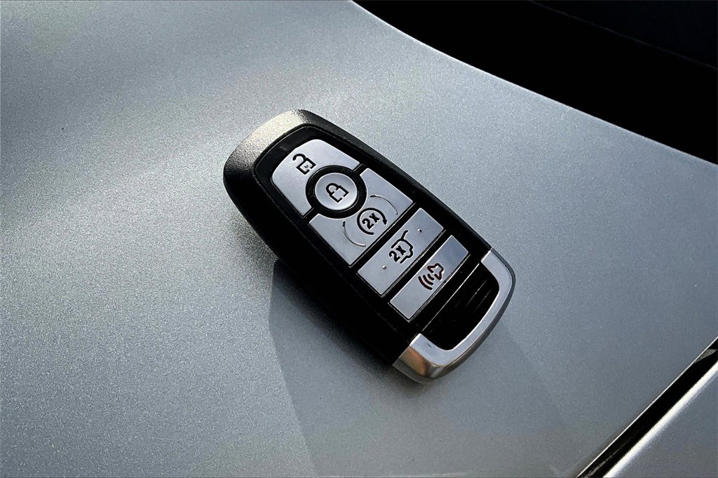 Used 2024 Ford Explorer Limited image 11