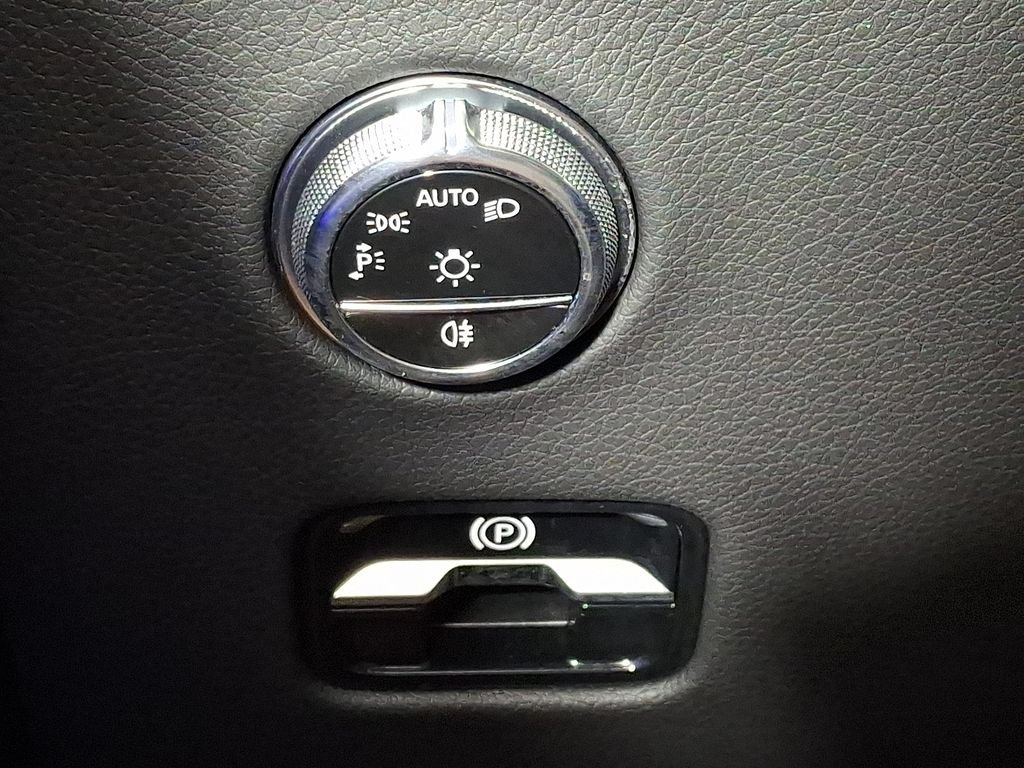 Used 2023 Mercedes-Benz GLC 300 4MATIC image 25