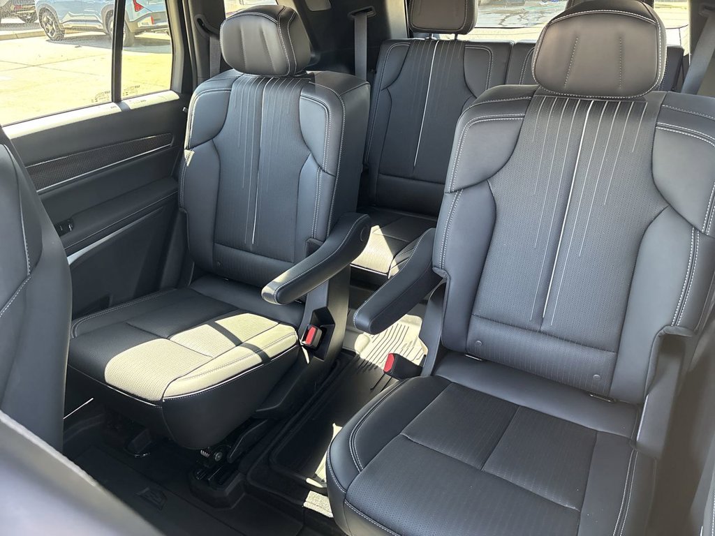 New 2027 Cadillac Vistiq Sport w/ LPO, Floor Liner Package AWD/4WD image 28