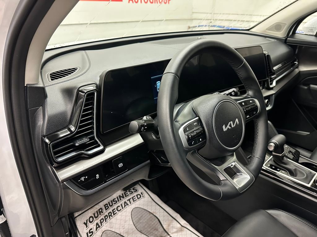 Used 2025 Kia Sportage EX image 21