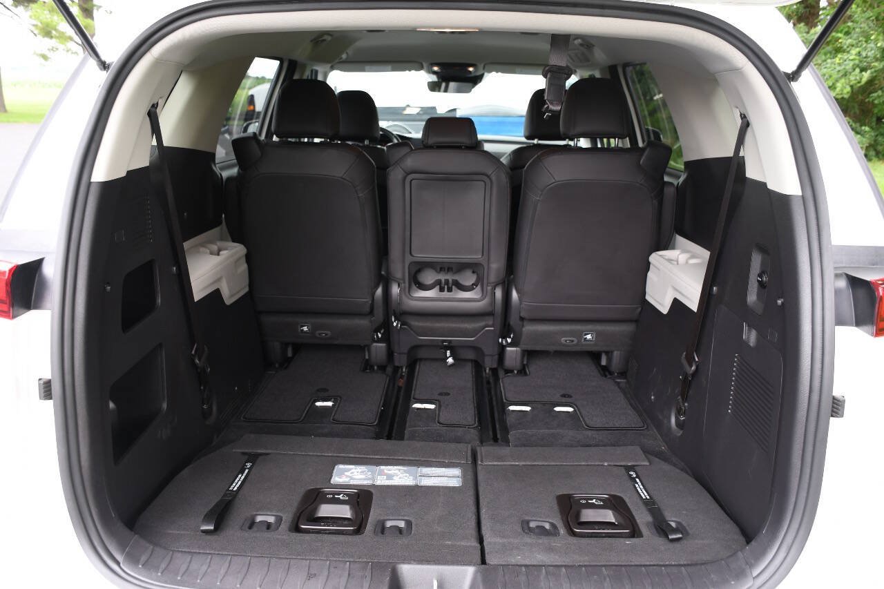 Used 2024 Kia Carnival LX FWD image 28