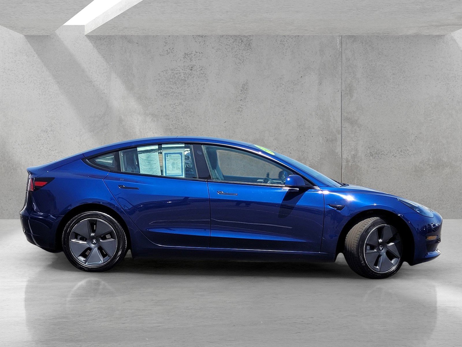 Used 2023 Tesla Model 3 Standard Range image 3