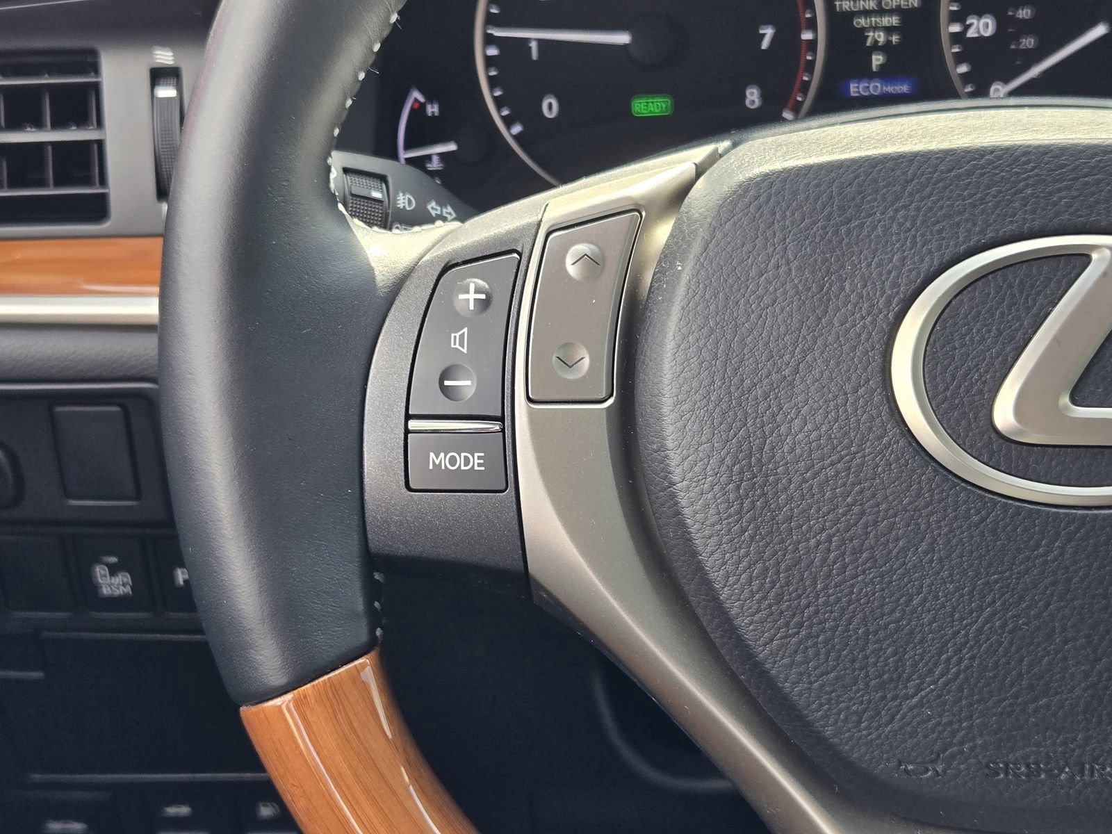 Used 2014 Lexus ES 300h w/ Luxury Package w/Bamboo Trim FWD image 26