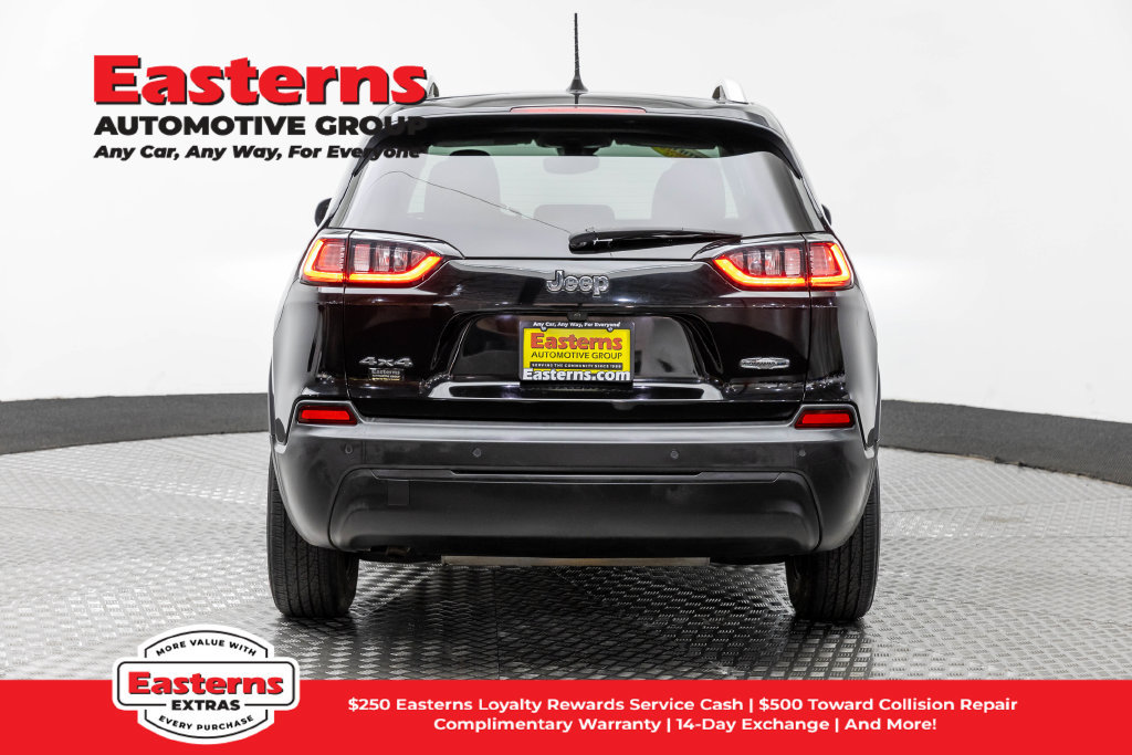 Used 2021 Jeep Cherokee Latitude Plus AWD/4WD image 7