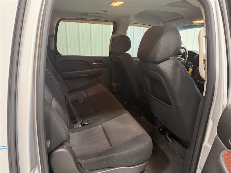 Used 2011 Chevrolet Suburban LS RWD image 17