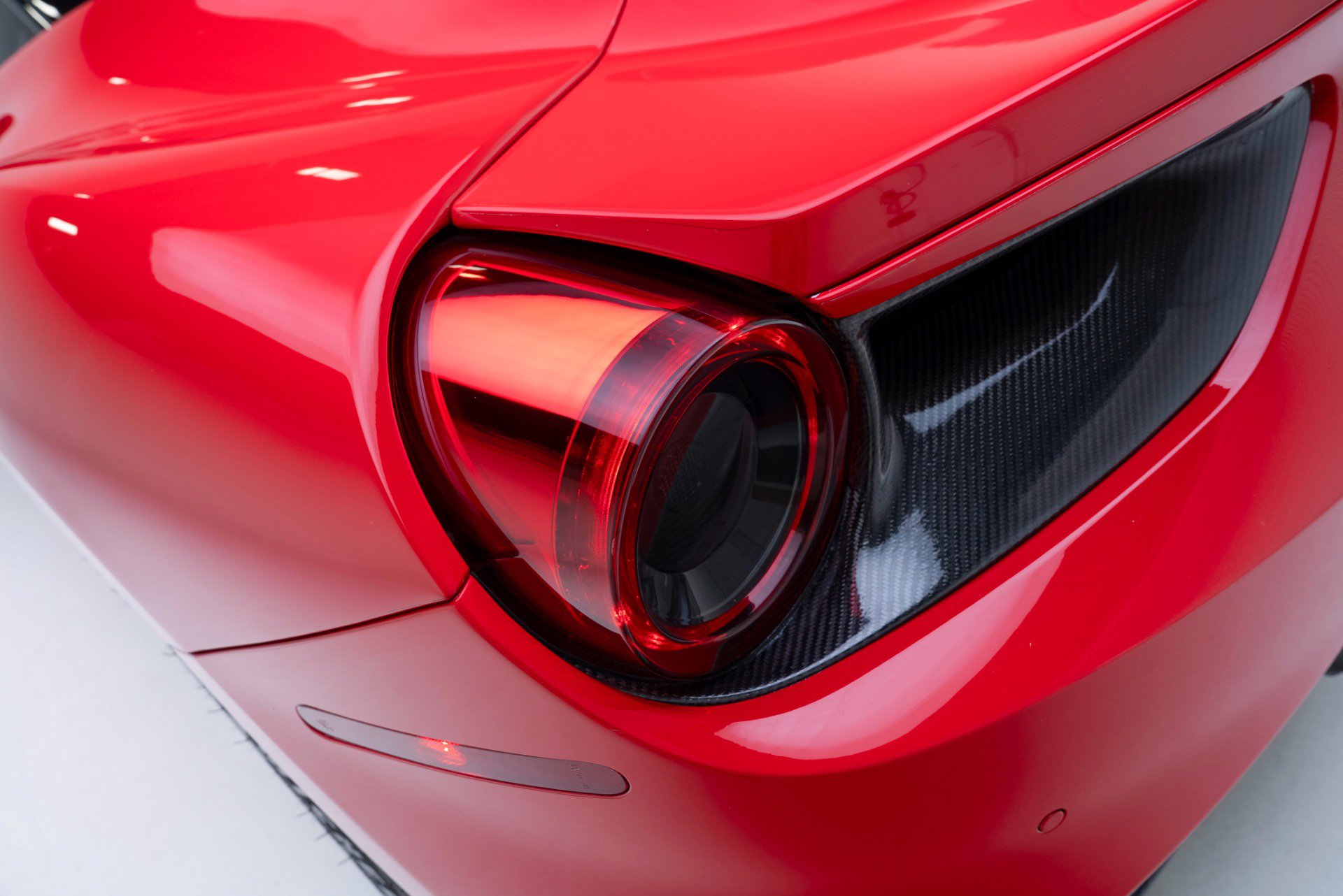 Used 2016 Ferrari 488 GTB RWD image 48