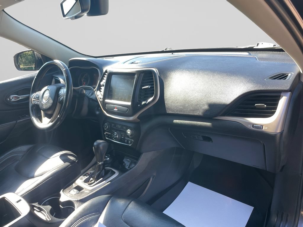 Used 2017 Jeep Cherokee Limited AWD/4WD image 10