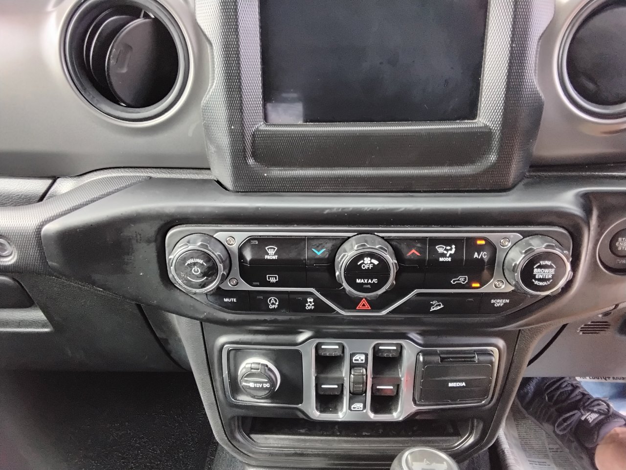 Used 2023 Jeep Wrangler Unlimited Sport image 14