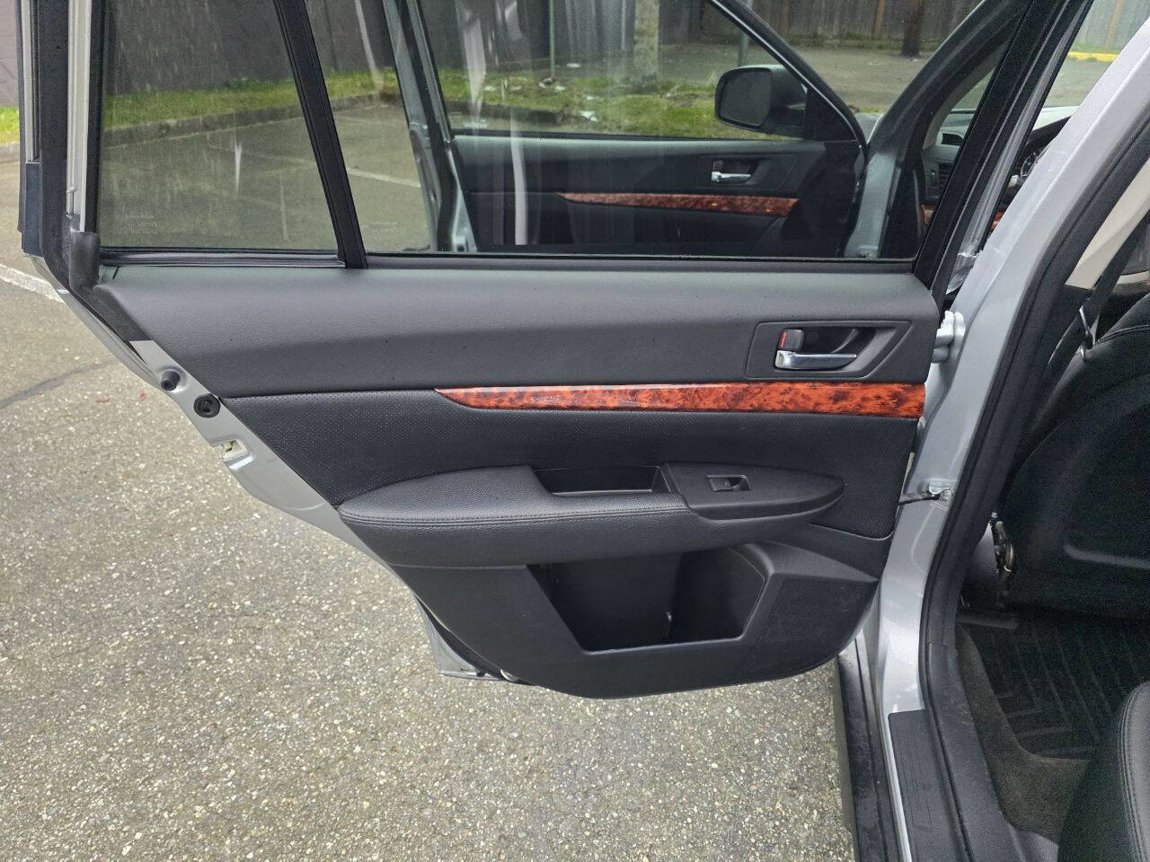 Used 2012 Subaru Outback 3.6R Limited image 38