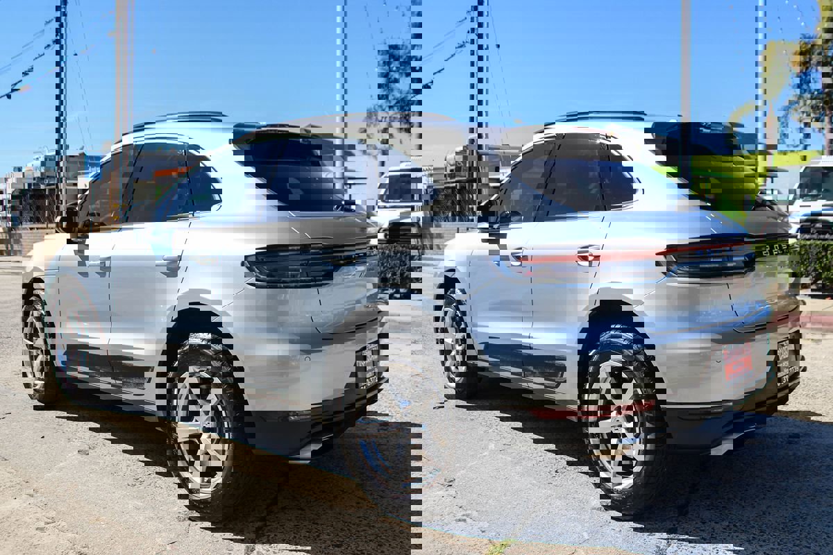 Used 2020 Porsche Macan image 3