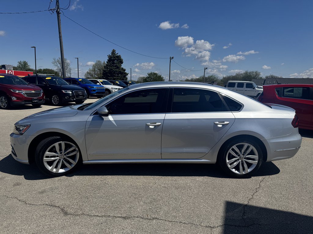 Used 2018 Volkswagen Passat 2.0T SEL Premium FWD image 4