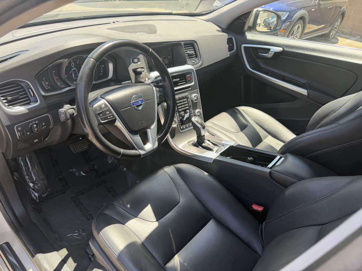 Used 2016 Volvo V60 T5 Platinum FWD image 9