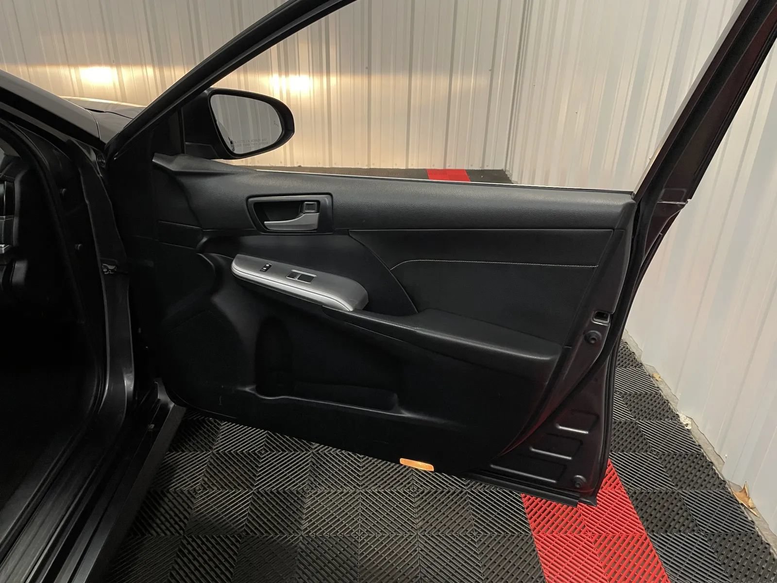 Used 2013 Toyota Camry SE w/ Leather Pkg FWD image 42