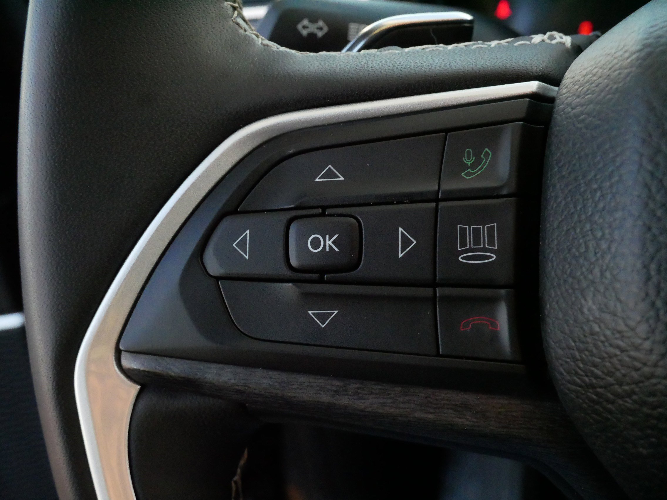 Used 2023 Jeep Grand Cherokee Limited w/ Luxury Tech Group II image 26