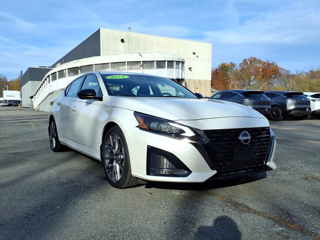 Used 2024 Nissan Altima 2.0 SR image 3