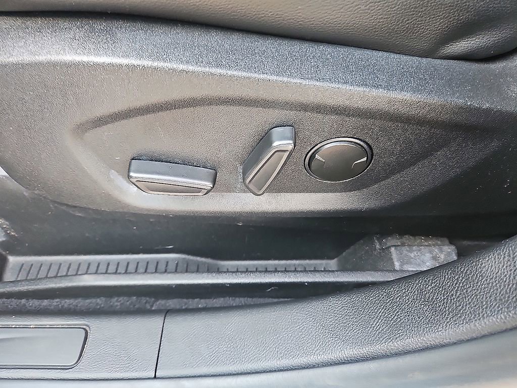 Used 2021 Ford Edge SEL image 21