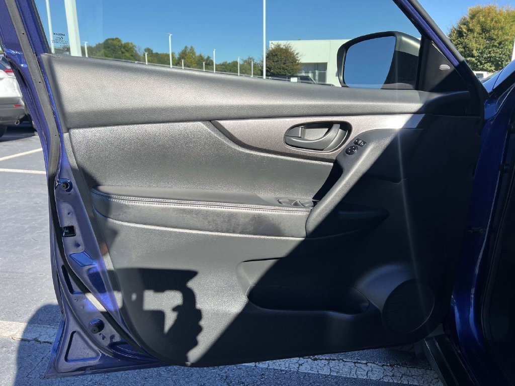 Used 2019 Nissan Rogue S FWD image 17