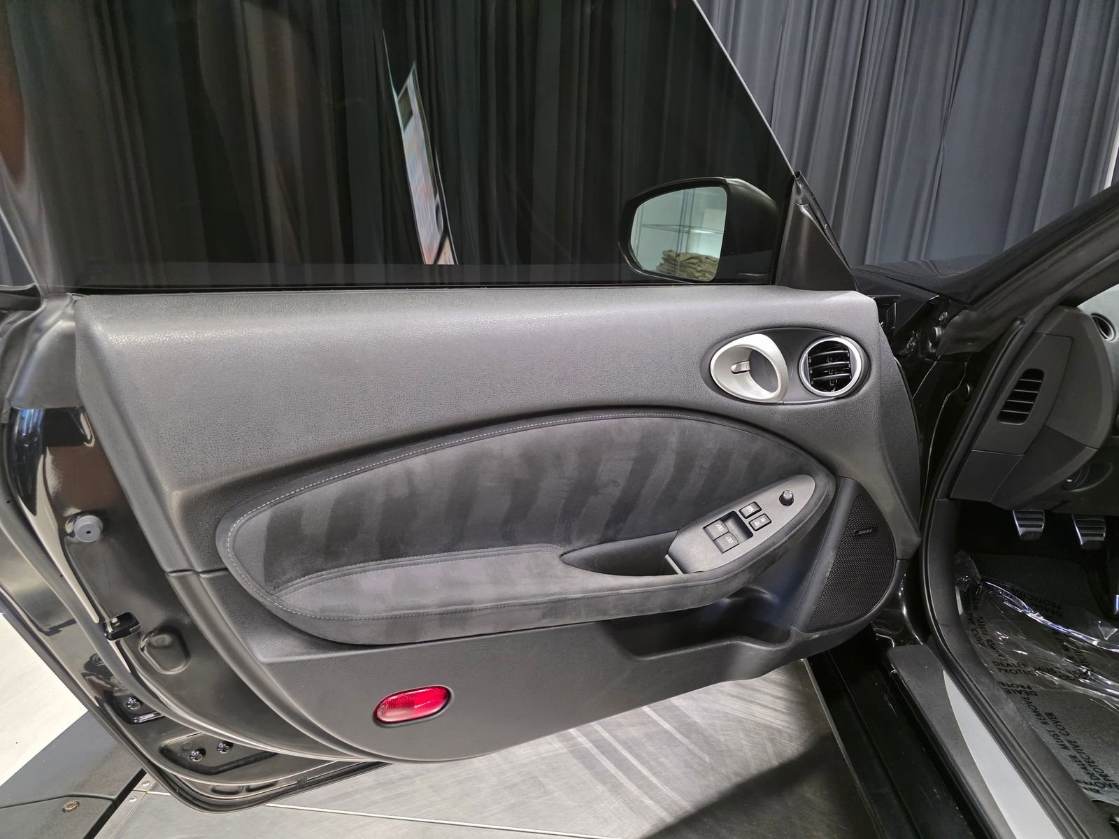 Used 2009 Nissan 370Z Touring w/ Sport Pkg RWD image 34
