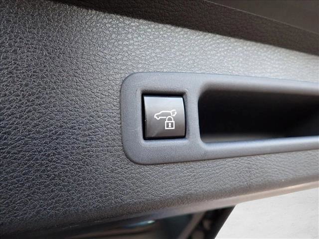 Used 2025 Toyota Sienna Platinum image 9