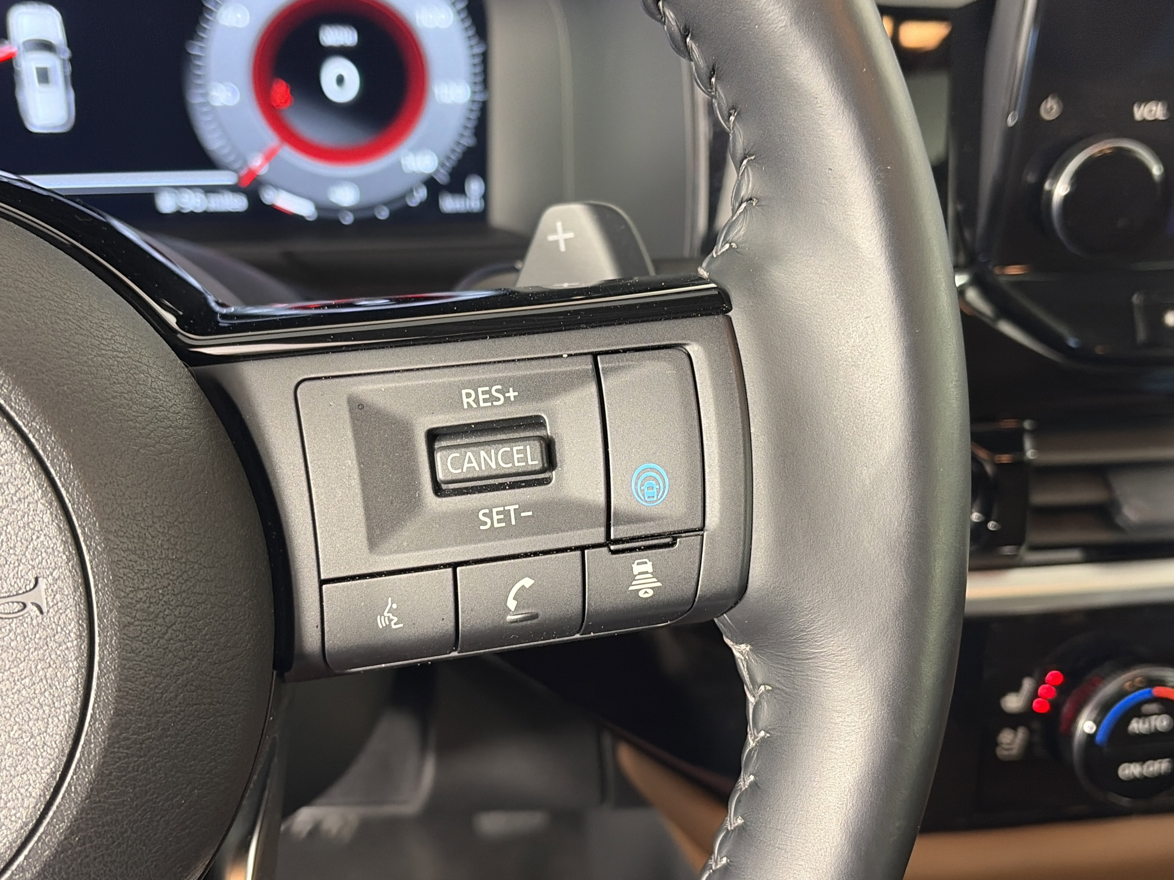 Certified 2025 Nissan Pathfinder Platinum w/ Cargo Package image 37