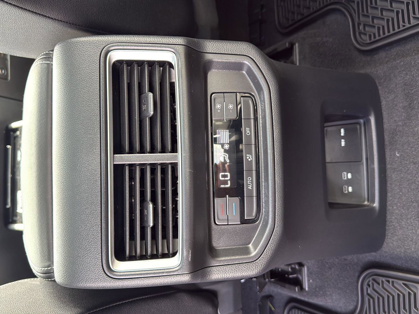 New 2026 Volkswagen Atlas SE image 23