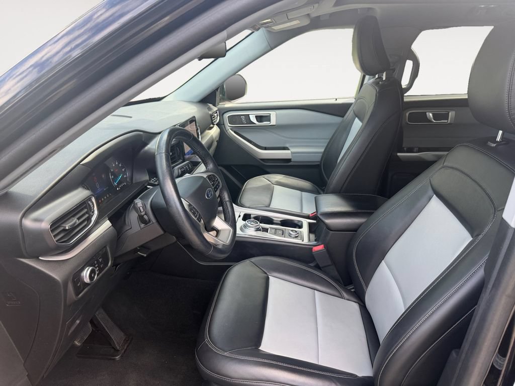 Used 2023 Ford Explorer XLT w/ Equipment Group 202A AWD/4WD image 11