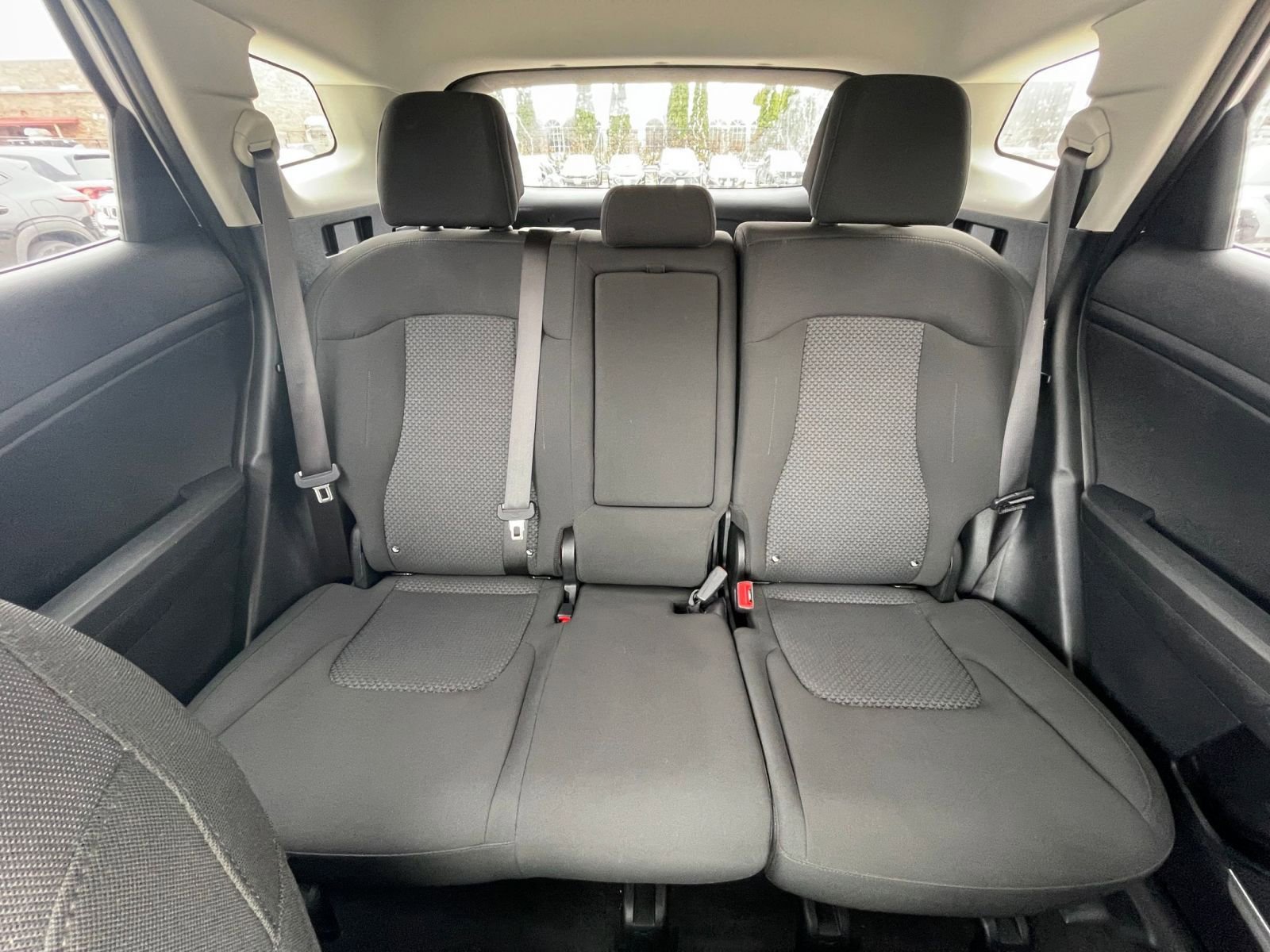 Used 2025 Kia Sportage LX image 37