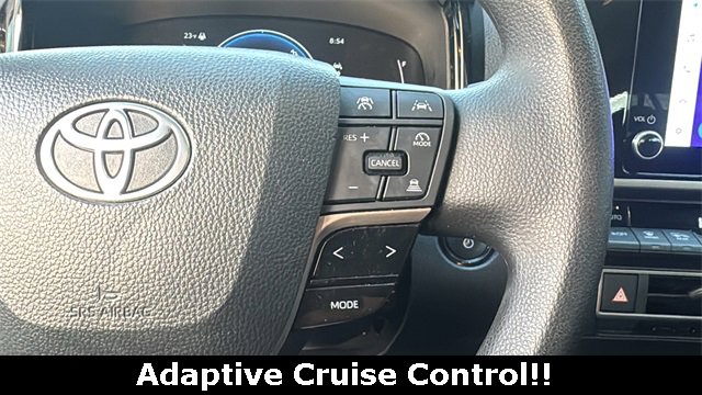 Used 2025 Toyota Camry LE image 5