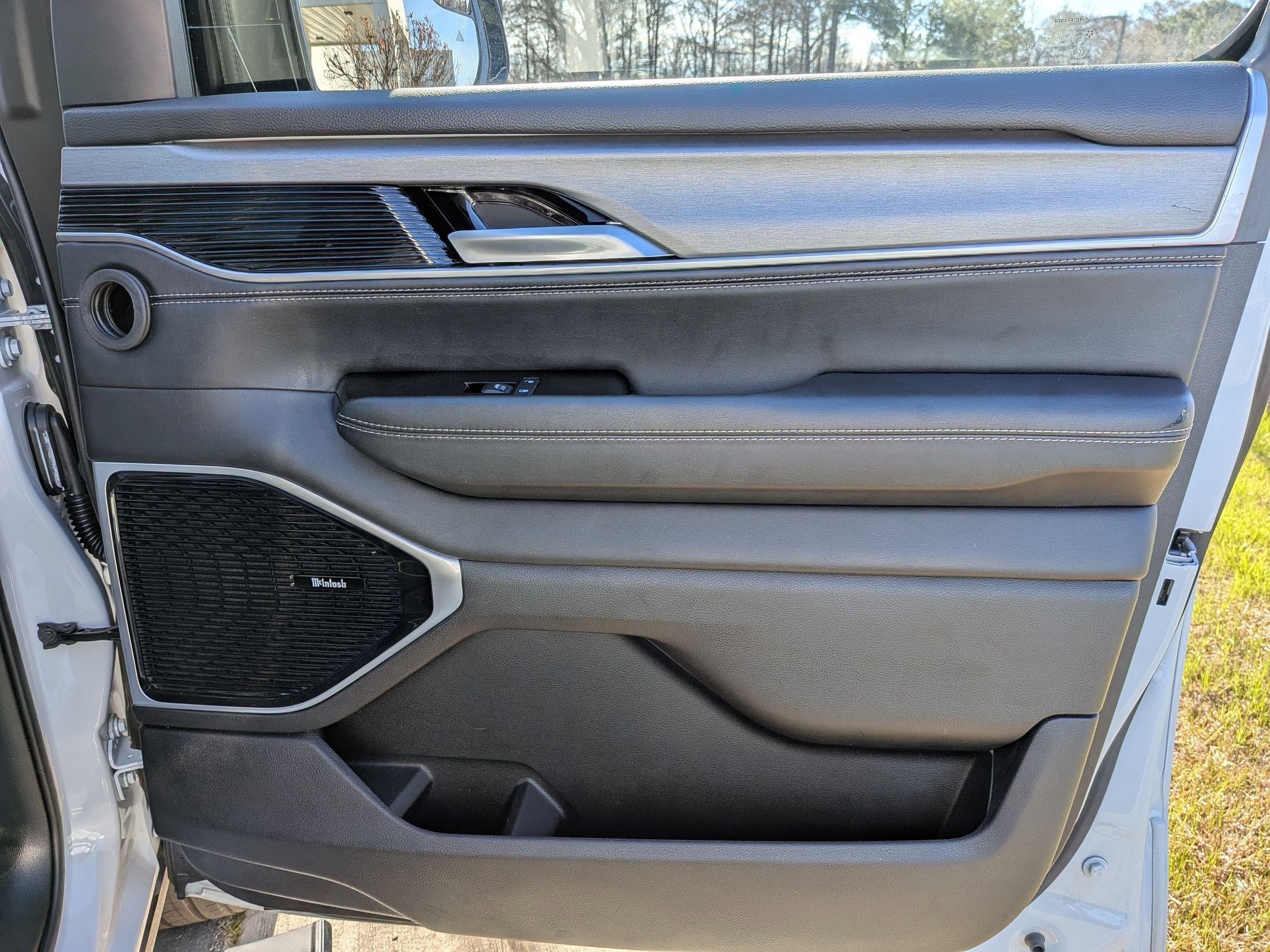 Certified 2025 Jeep Wagoneer Series III w/ Premium Group I image 39